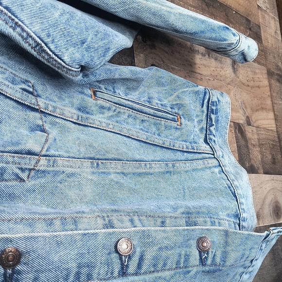 Vintage Levi's Made In The USA Acid Wash Denim Trucker  Jacket Sz Med Women - Picture 11 of 17